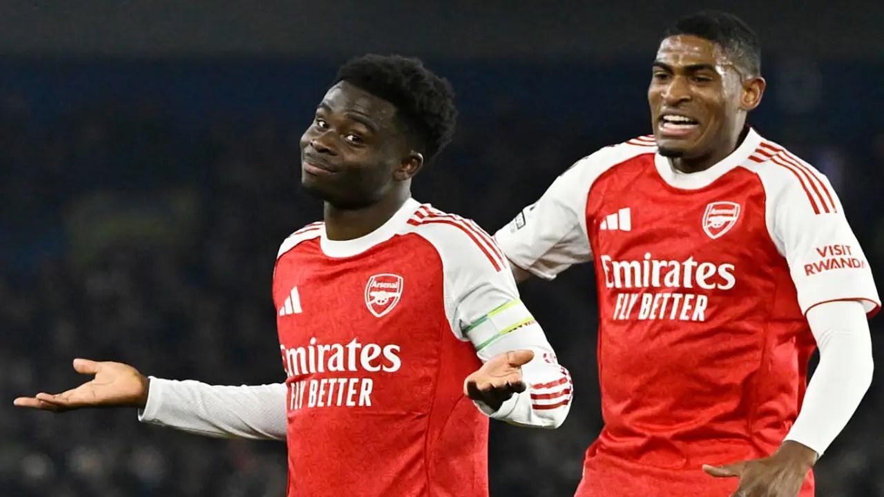 Arsenal hơn Man City 7 điểm