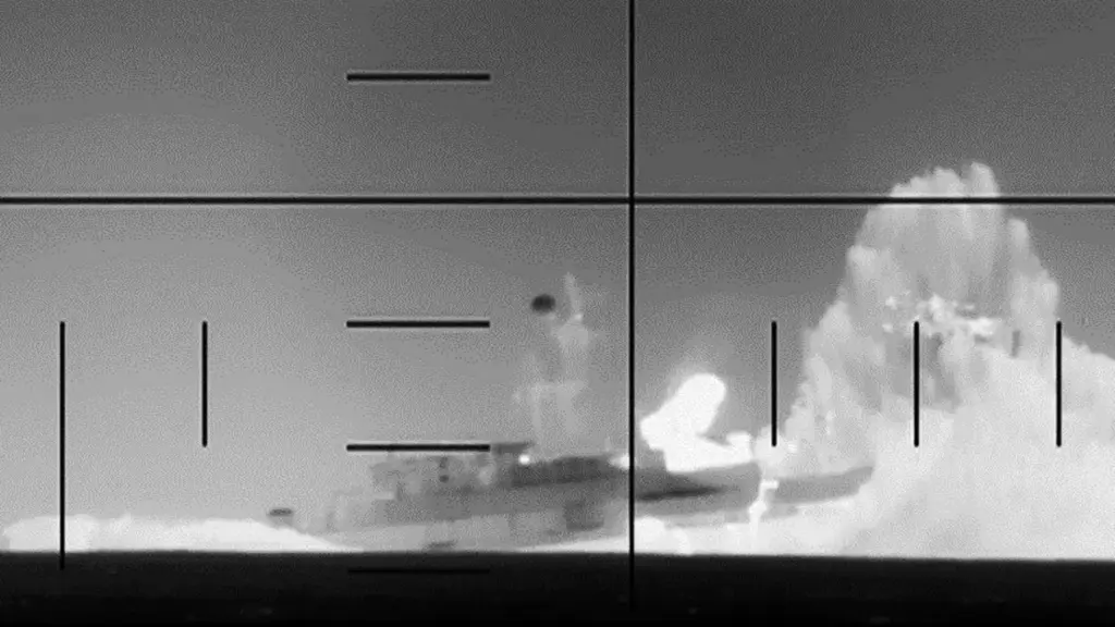 Khoảnh khắc tàu ngầm Mỹ phóng ngư lôi đánh chìm chiến hạm Iran